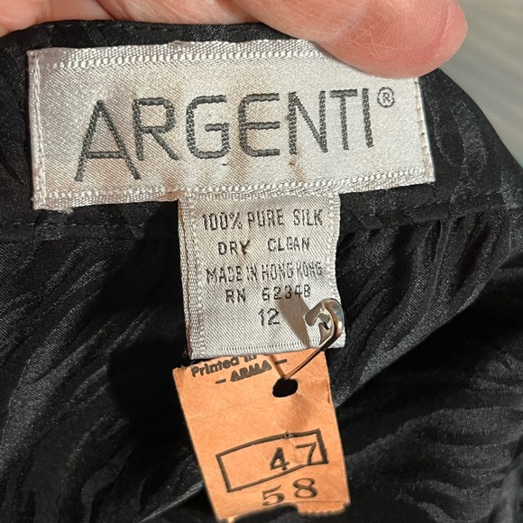 12 - 100% Silk Red & Black Blouse & Matching Black Midi Skirt w/flair - Picture 4 of 16